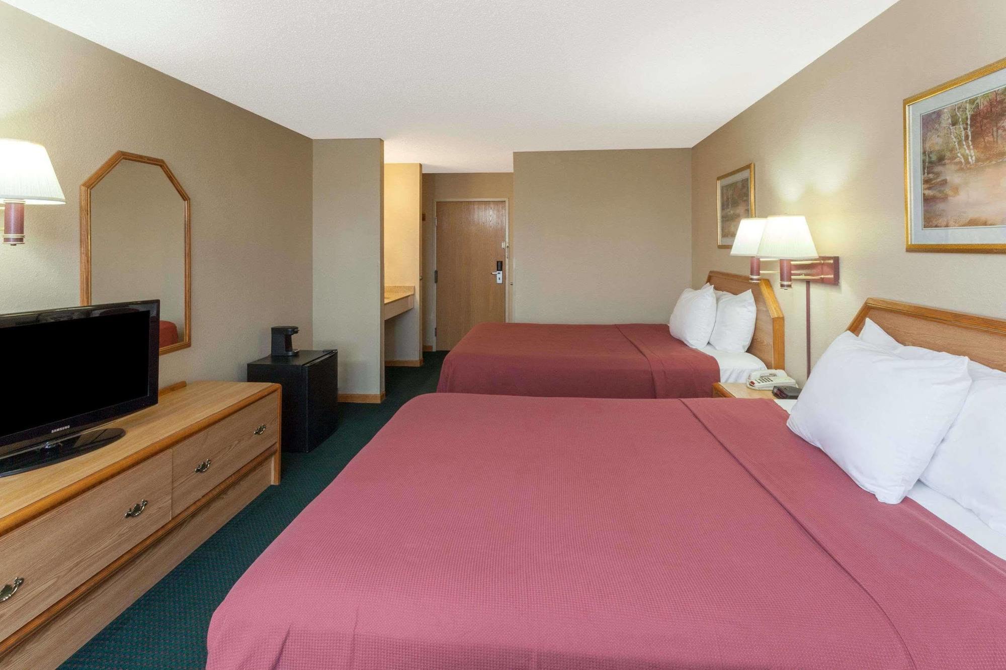 Hotel Super 8 By Wyndham Remington Exterior foto