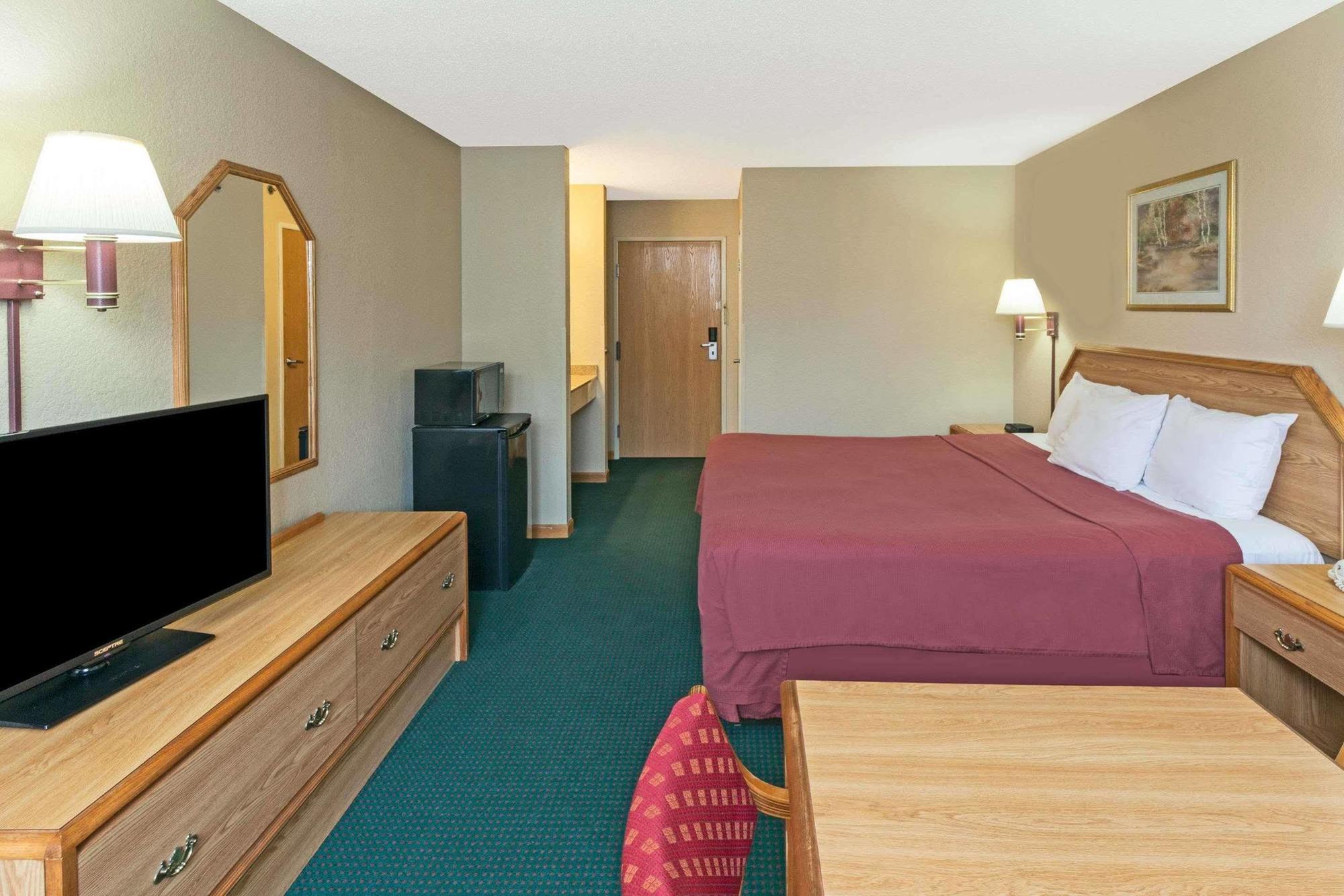 Hotel Super 8 By Wyndham Remington Exterior foto